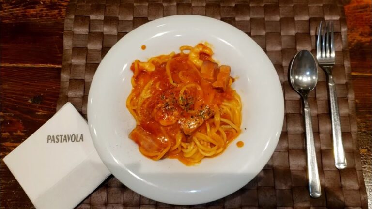 パスターヴォラの海老とベーコンのトマトクリーム