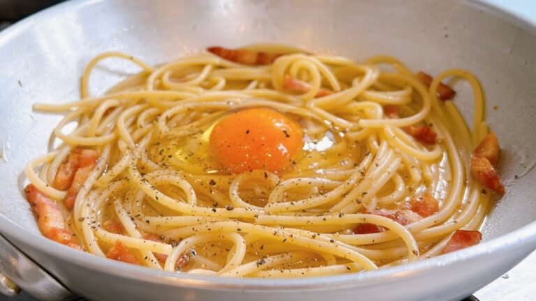 【貧乏カルボナーラ】チーズ無しで作る賄いパスタ！イタリア人に怒られる？