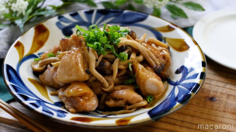 【鶏肉としめじのバタポン炒め】さっぱりコクうま！バターとポン酢で味付け簡単♪｜macaroni（マカロニ）