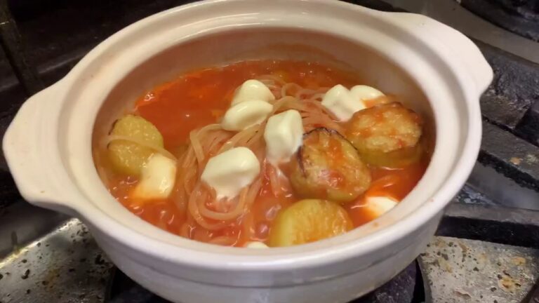 トマトとナスとモッツァレラの土鍋生パスタ