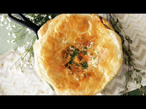 【ほっこりあたたまる♡】チキンときのこのトマトクリームポットパイ