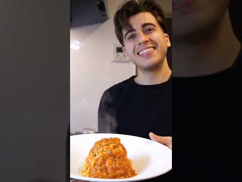 イタリア人の一番美味しいトマトソースの作り方 【Spaghetti Corte d’Assisi】　#Shorts