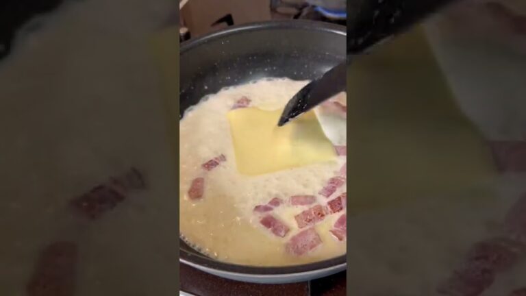 【罪なパスタ】⠀ほうれん草とベーコンのクリームパスタ