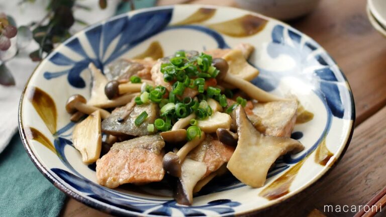 【鮭ときのこのバターポン酢焼き】きのこの旨味たっぷり！バターのこっくりとした味わいもやみつきに♪｜macaroni（マカロニ）