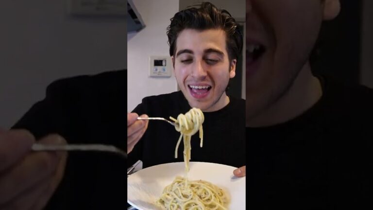 イタリア人の3つの食材でできるパスタの作り方【Cacio e pepe】#Shorts