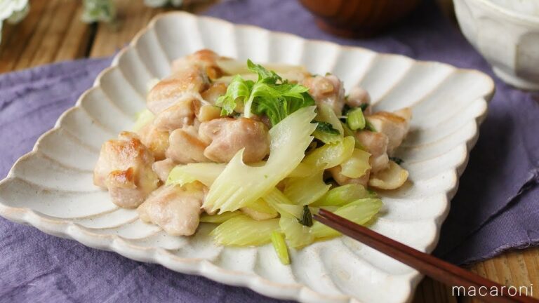 レモンの香りでさっぱりと「セロリと鶏のうま塩炒め」のレシピ・作り方
