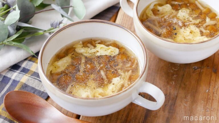 【なめこと卵の中華スープ】なめこのとろみで片栗粉不要！ふわふわ卵でやさしい味わい♪｜macaroni（マカロニ）
