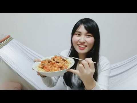 トマトとナスと鶏ひき肉のミートソーススパゲッティを作りました
