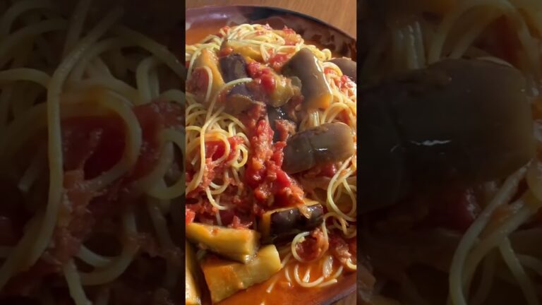 ツナと茄子のトマトクリームパスタを食べる