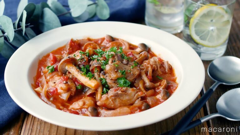 【チキンのトマトみそ煮】火を使わずにレンジで完結！パンやごはんとの相性も抜群♪｜macaroni（マカロニ）