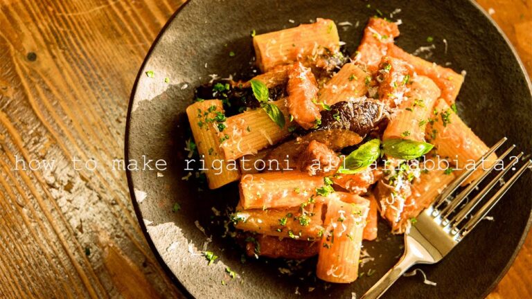 ベーコンの旨味と辛さがたまらないナスとベーコンのリガトーニ・アラビアータ