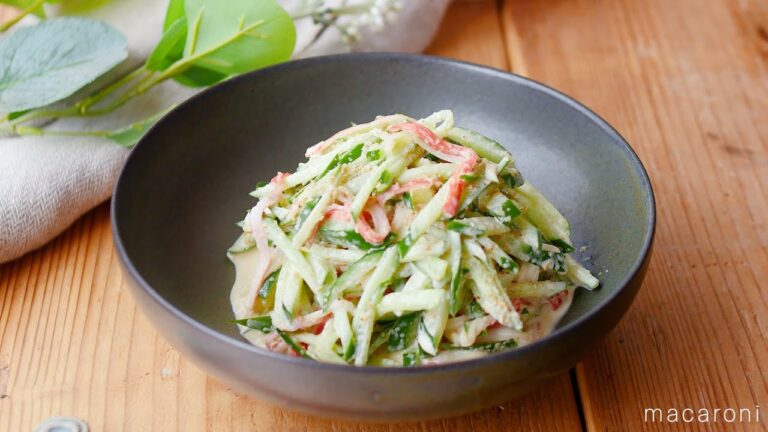 【きゅうりとカニカマのごまマヨサラダ】あとひと品に！きゅうりとカニカマで簡単♪｜macaroni（マカロニ）