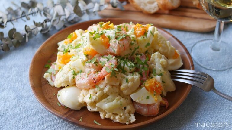 ほろっと食感がたまらない「カリフラワーとえびのタルタルサラダ」のレシピ・作り方