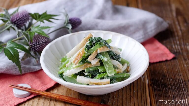 【小松菜とちくわのごまマヨ和え】レンジで簡単節約レシピ！ごまマヨがくせになる味わい♪｜macaroni（マカロニ）