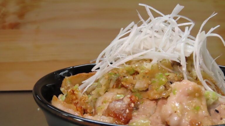 『箸が止まらない！？』超簡単ネギ塩豚カルビ丼の作り方〜 How to make super easy green onion salted pork rib bowl〜