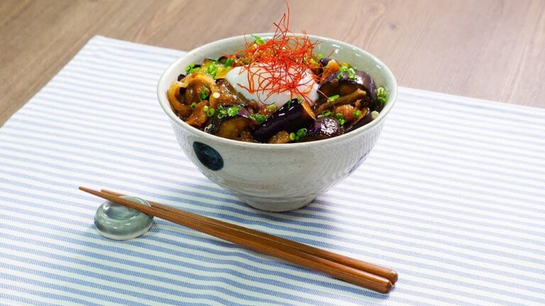 温玉とろり！なすと豚肉のピリ辛スタミナ丼