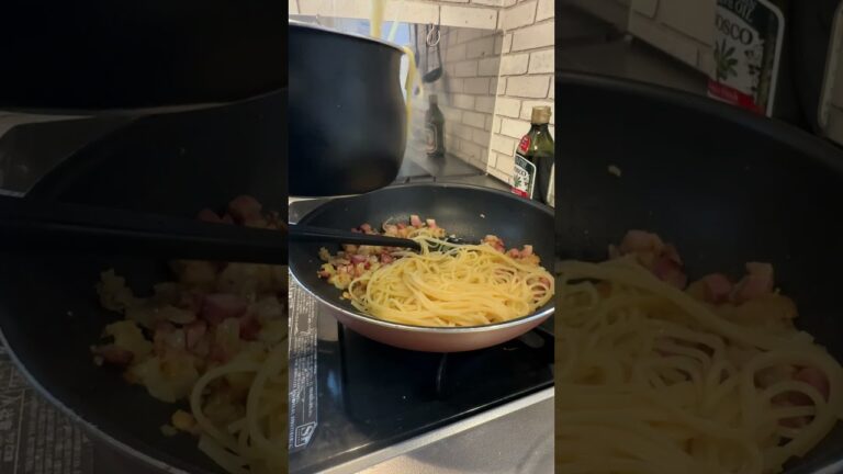 卵の高騰は家計に痛すぎるよね問題~カルボナーラぽいパスタを作りながら #shorts