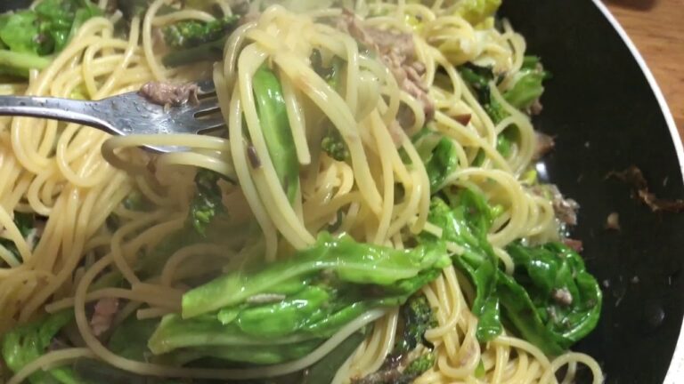 サバの水煮缶・菜の花と春キャベツのオイルパスタ
