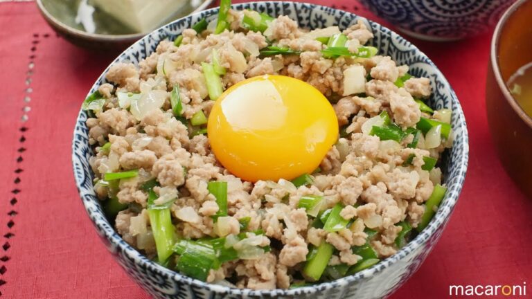 ワンパンで簡単！夏バテ知らずの 鶏そぼろと ニラの スタミナ 丼 のレシピ 作り方