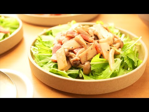 【10分で作れる】切って炒めてのせるだけ！『きのこサラダ』