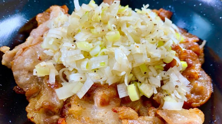 ネギ塩豚カルビ丼🥩💥🤤ネギのシャキシャキと豚肉の濃厚な肉汁がたまらない。。。