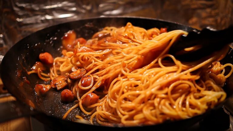 深夜のナポリタン - ケチャップの香りと懐かしい味