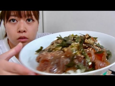 【洋風】マグロアボカド丼と玉ねぎの味噌汁【美味しいね】