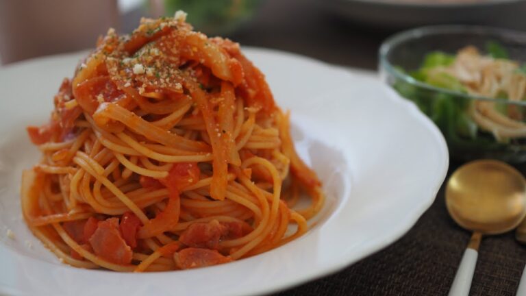 【レシピ】絶品！粉チーズたっぷりアマトリチャーナパスタのレシピ。トマト缶で簡単に！