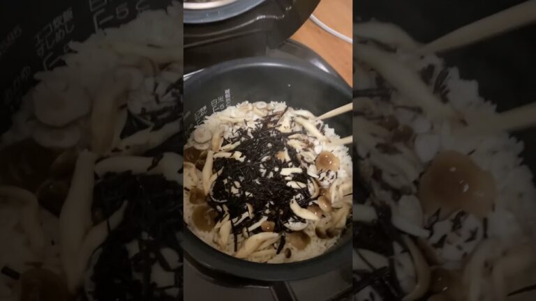 ひじき＆しめじの炊き込みご飯が最高すぎる。海の香りとキノコの香りが立ちこめる。