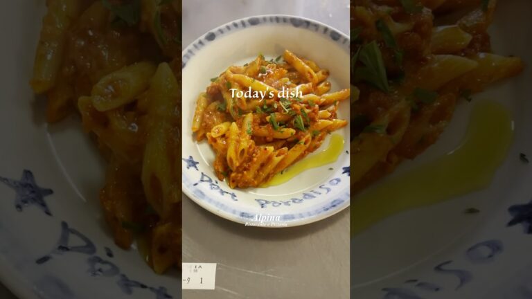 🇮🇹焼き立て熱々窯焼きソーセージ　暖かいミネストローネがおいしい季節になりました。人気の窯焼きピッツァビスマルク熱々ちょっと辛口ペンネアラビアータ　#アルピナ湯沢高原ロープウェイ　#shorts