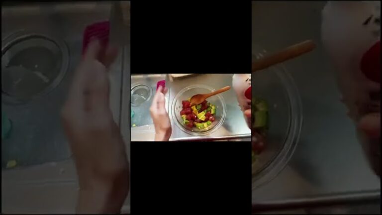 マグロとアボカドが私にポキ丼作って！って言ってる気がしたからポキ丼作って食べた記録('∇')【ひとりごはんvlog】#shorts