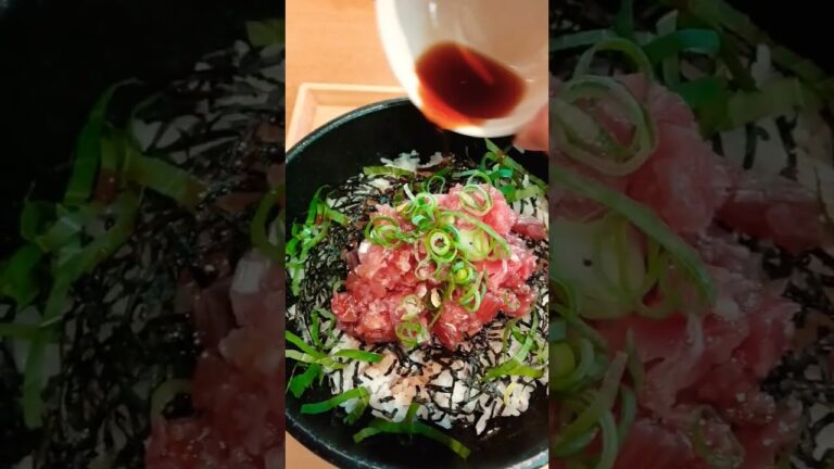 まぐろ丼にかける#ココス#丼ぶり#まぐろ#ファミレス#Shorts#japan#dinner