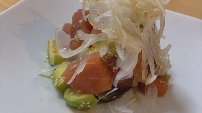【甘旨🔥ユッケ風ソースで作る】マグロとアボカドのタルタル【割は焼肉のタレ10：砂糖1📝胡麻油を混ぜるも良し、後からかけるもよし😊】
