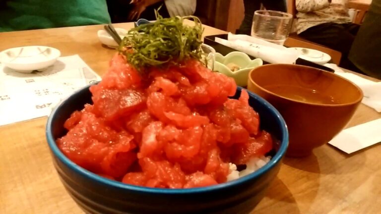 豪華マグロ盛り放題 驚愕の中落ち丼