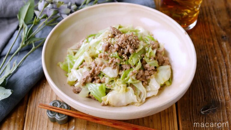 【豚ひき肉とキャベツのみそ炒め】食材2つで作れる簡単おかずレシピ！ご飯が進む♪｜macaroni（マカロニ）