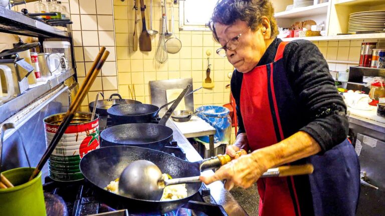 ８８歳鉄人おばあちゃん。常連殺到の喫茶店で魅せる驚異の鍋振り丨Japanese Good Old Diner