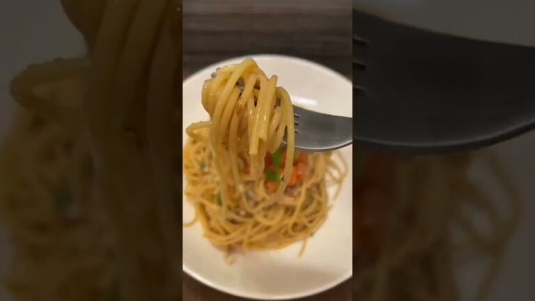 Mackerel and Tomato Sauce Spaghetti サバ缶とトマトのスパゲッティ#shorts