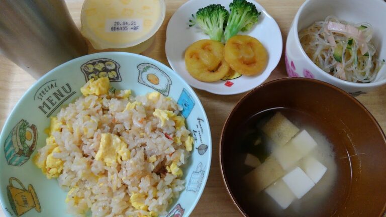 【4人きょうだい】2020.4.14の夜ごはん(五目チャーハン、中華春雨、豆腐とわかめの味噌汁、ブロッコリー、さつまいもアンパンマンポテト、プリン)