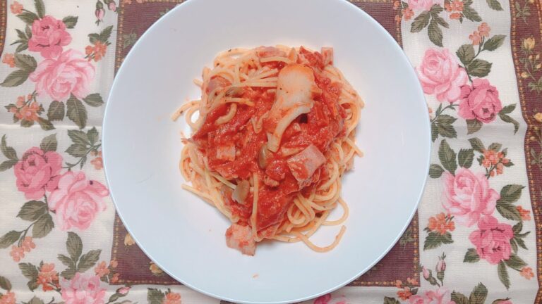 ベーコンとキノコのトマトクリームパスタとキノコとベーコンのバター醤油パスタの作り方
