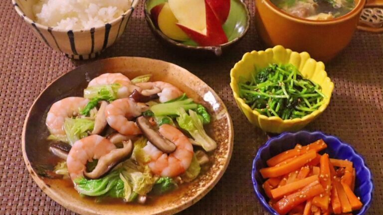 【料理】エビと白菜と椎茸の中華炒め・豆苗と椎茸の卵中華スープ・豆苗の塩昆布和え・ニンジンのナムル