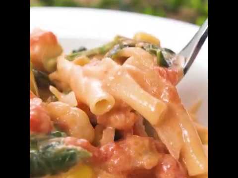 トマトの酸味と魚介のうま味がきいた シーフードトマトクリームパスタ ｜ moguna[モグナ]