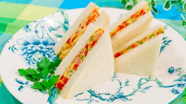 彩野菜で華やかな切り口 オムレツサンド