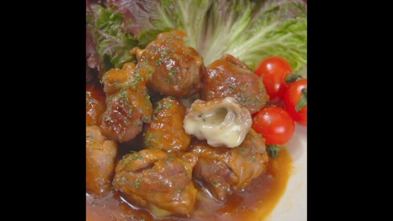 チーズがトロ〜リ！豚こまロールのバター醤油風味