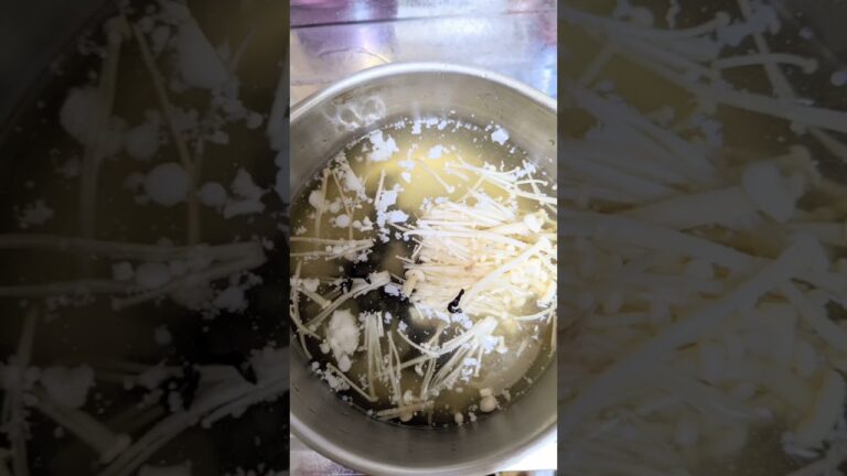 【茹で汁活用】ふわとろ玉子とワカメの和風スープ😍✨滋味に沁みる美味しさです🍀ご飯を入れてクッパにも👍😁#煮るだけ#スープ#卵 #わかめ