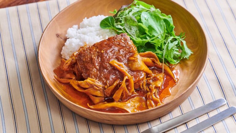 きのこソースのこねない煮込みハンバーグ