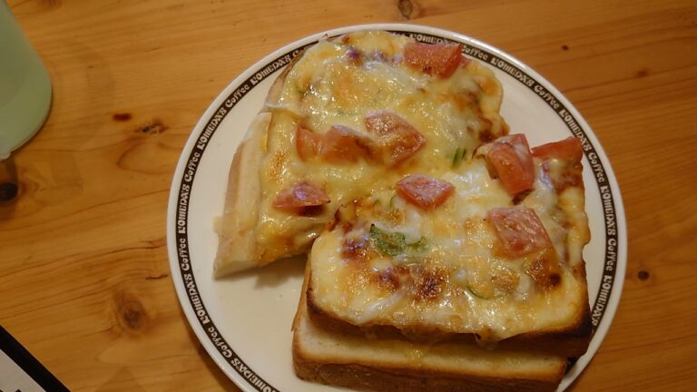 コメダ珈琲店のたっぷりたまごのピザトースト