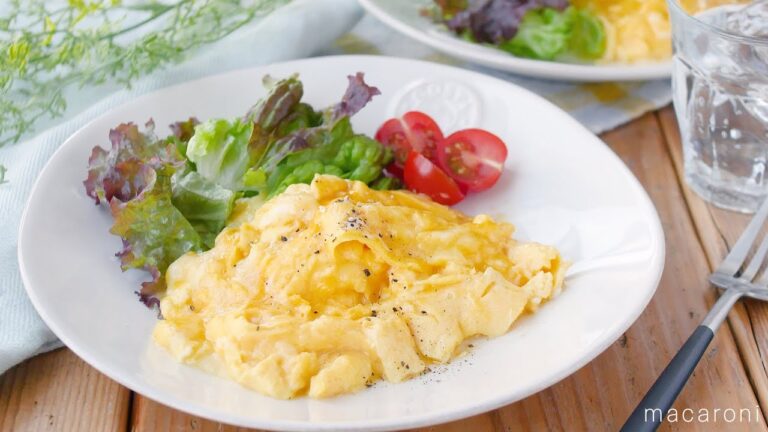 【とろけるチーズのスクランブルエッグ】とろとろチーズとふわふわ卵が絶品！朝食にぴったり♪｜macaroni（マカロニ）
