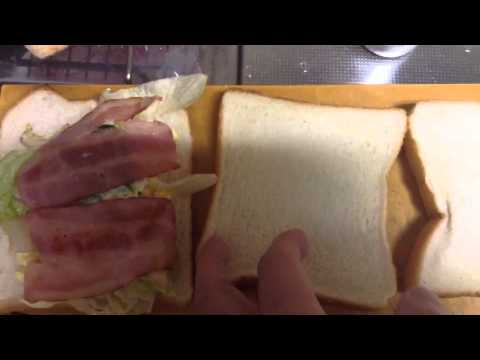 サンドイッチ、オヤジ料理。玉子レタスベーコンサンド。