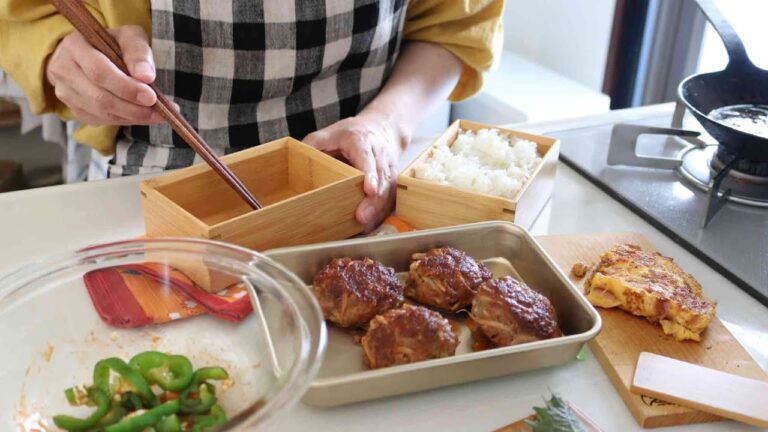【お弁当作り】コスパ抜群！混ぜて焼くだけ！モヤシとひき肉のお焼き弁当bento＃785