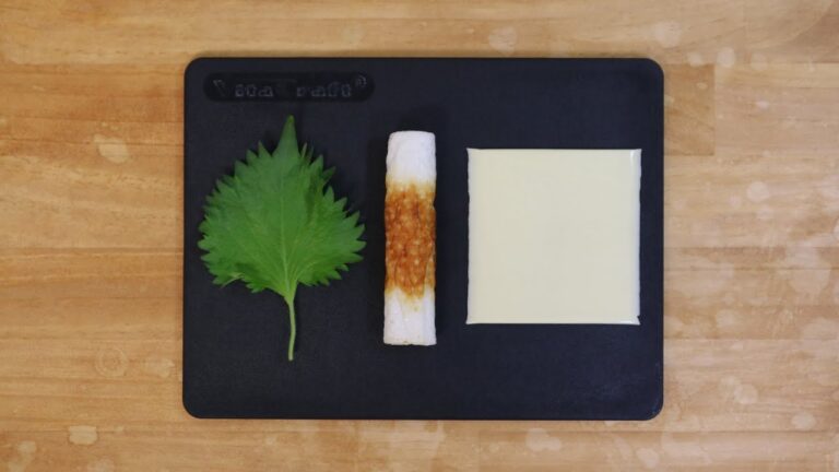 みんなのお弁当のおかずを一品増やしたい【ちくわとチーズと紫蘇と海苔のグルグル】【前髪すいません笑】